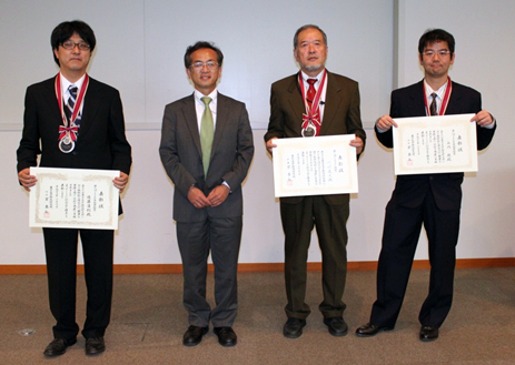 左から、佐藤昌利氏、家 所長、川村義久氏、山内徹氏
