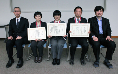左から、瀧川所長、福島氏、原沢氏、石井氏、辛センター長